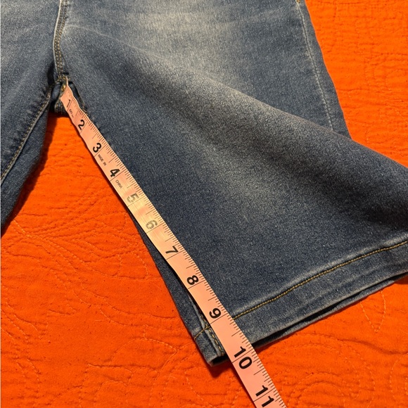 Curve appeal Denim Shorts - Picture 5 of 6